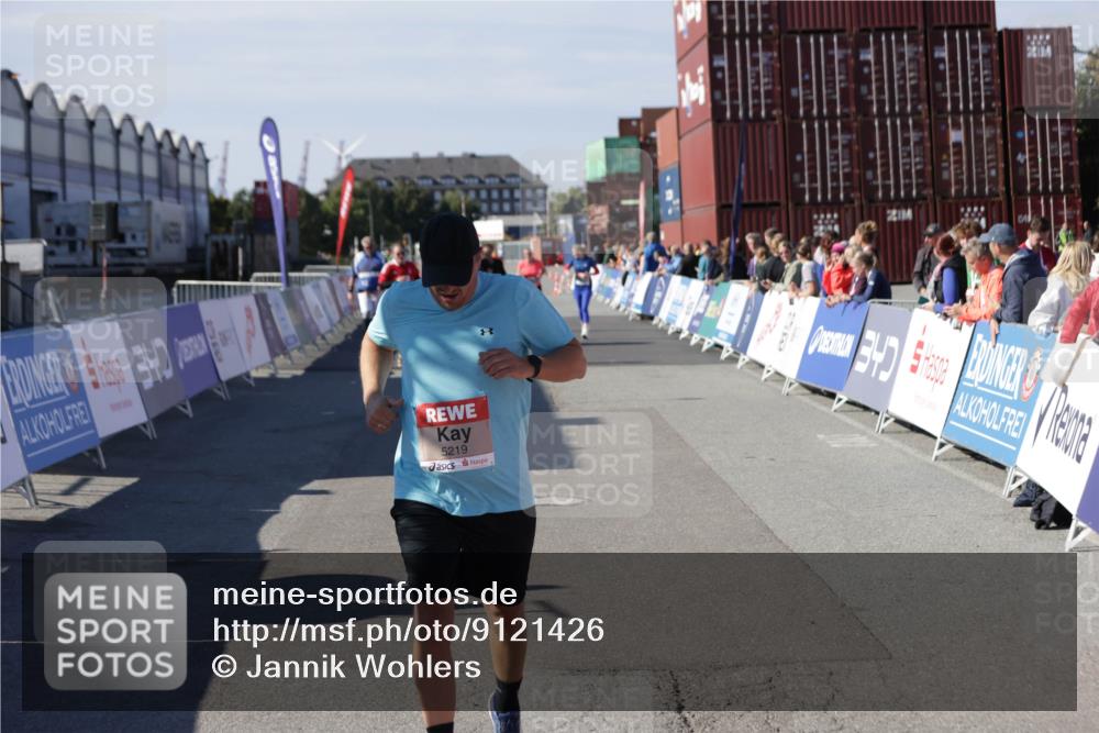03.10.2025 - Köhlbrandbrückenlauf Jannik Wohlers http://msf.ph/oto/9121426 03.10.2025 13:36:21 Ziel 5045, 5219 meine-sportfotos.de