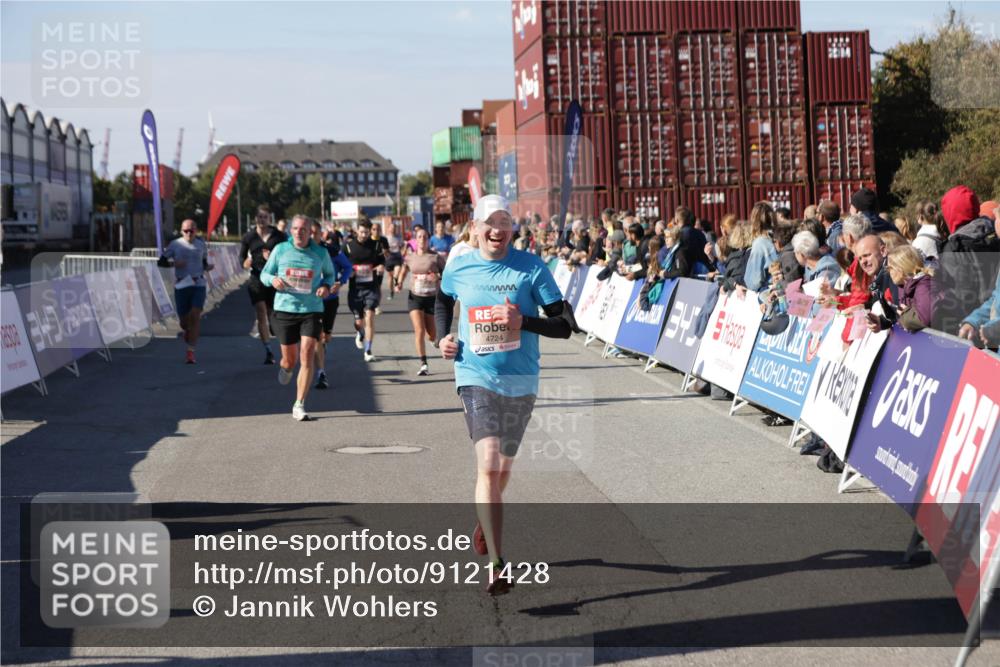 03.10.2025 - Köhlbrandbrückenlauf Jannik Wohlers http://msf.ph/oto/9121428 03.10.2025 13:04:40 Ziel 4022, 4055, 4236, 4246, 4247, 4713, 4724, 4831, 5948, 6018, 6092, 6470 meine-sportfotos.de
