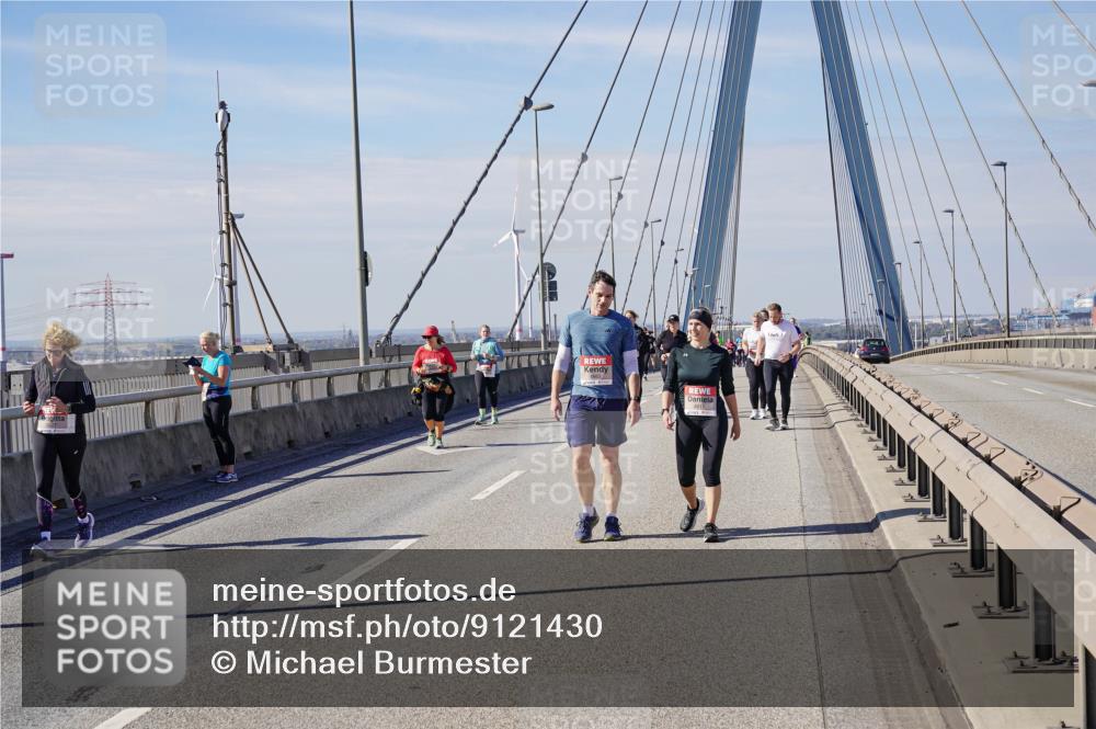 03.10.2025 - Köhlbrandbrückenlauf Michael Burmester http://msf.ph/oto/9121430 03.10.2025 13:02:58 Position 2 4611 meine-sportfotos.de