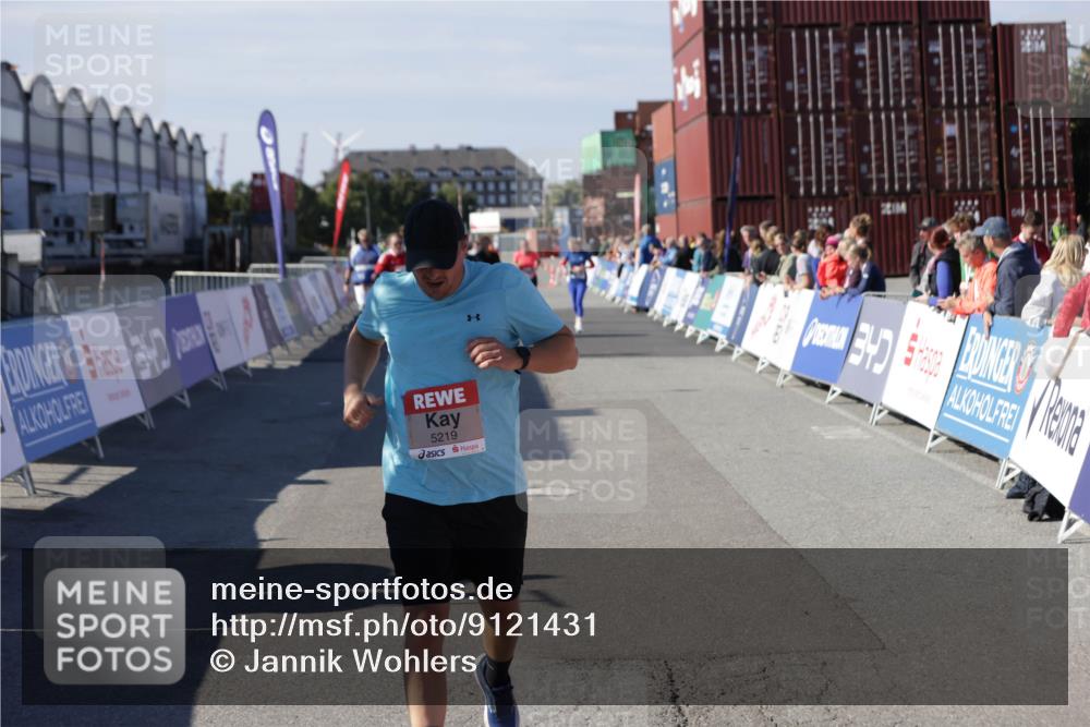 03.10.2025 - Köhlbrandbrückenlauf Jannik Wohlers http://msf.ph/oto/9121431 03.10.2025 13:36:21 Ziel 5045, 5219 meine-sportfotos.de