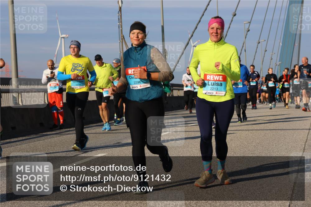 03.10.2025 - Köhlbrandbrückenlauf Strokosch-Dieckow http://msf.ph/oto/9121432 03.10.2025 09:56:59 Position 2 3279, 2296, 2213 meine-sportfotos.de