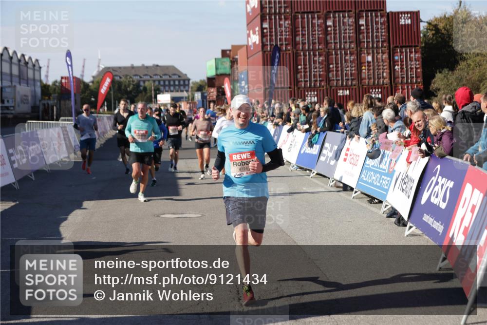 03.10.2025 - Köhlbrandbrückenlauf Jannik Wohlers http://msf.ph/oto/9121434 03.10.2025 13:04:40 Ziel 4022, 4055, 4236, 4246, 4247, 4713, 4724, 4831, 5948, 6018, 6092, 6470 meine-sportfotos.de