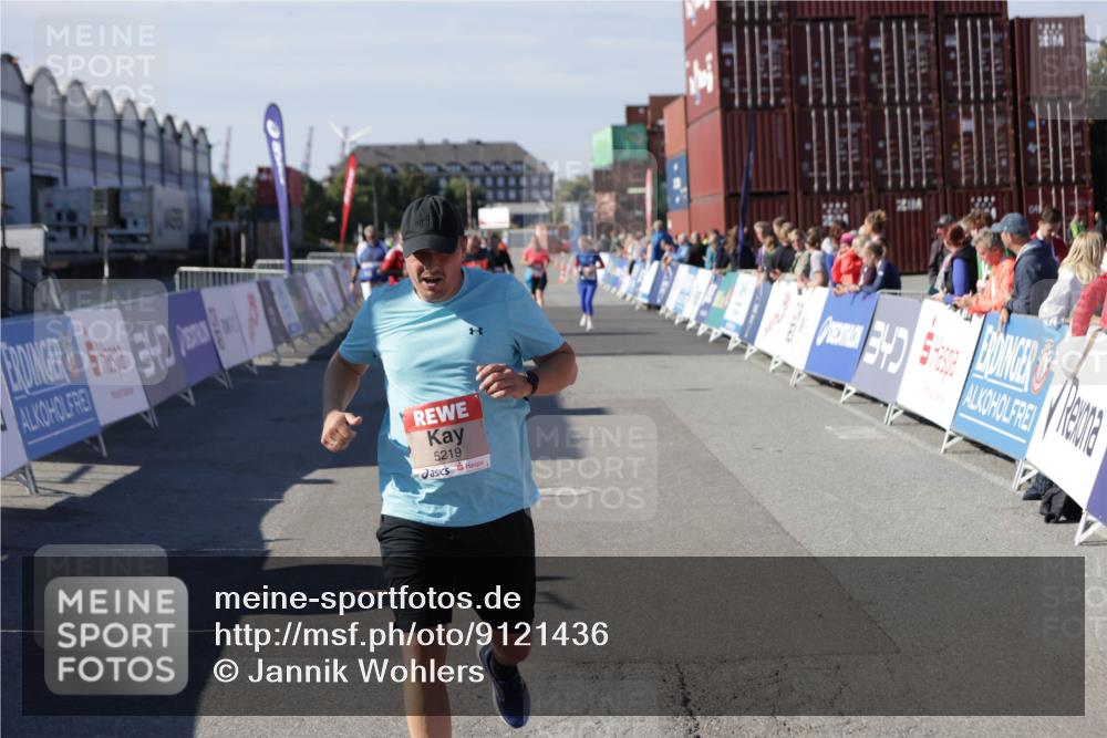 03.10.2025 - Köhlbrandbrückenlauf Jannik Wohlers http://msf.ph/oto/9121436 03.10.2025 13:36:21 Ziel 5045, 5219 meine-sportfotos.de