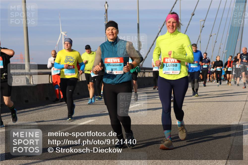 03.10.2025 - Köhlbrandbrückenlauf Strokosch-Dieckow http://msf.ph/oto/9121440 03.10.2025 09:57:00 Position 2 3279, 2296, 2213 meine-sportfotos.de