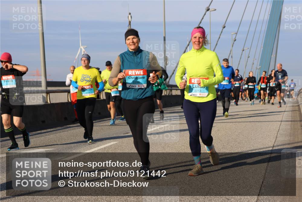 03.10.2025 - Köhlbrandbrückenlauf Strokosch-Dieckow http://msf.ph/oto/9121442 03.10.2025 09:57:00 Position 2 3279, 2296, 2213 meine-sportfotos.de