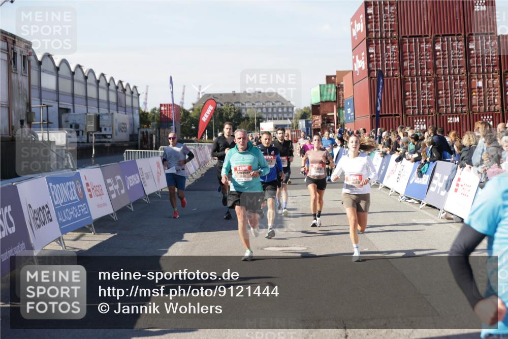 03.10.2025 - Köhlbrandbrückenlauf Jannik Wohlers http://msf.ph/oto/9121444 03.10.2025 13:04:41 Ziel 4022, 4055, 4236, 4246, 4247, 4303, 4713, 4724, 4831, 5948, 5968, 6018, 6092, 6470 meine-sportfotos.de