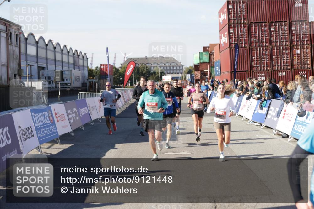 03.10.2025 - Köhlbrandbrückenlauf Jannik Wohlers http://msf.ph/oto/9121448 03.10.2025 13:04:41 Ziel 4022, 4055, 4236, 4246, 4247, 4303, 4713, 4724, 4831, 5948, 5968, 6018, 6092, 6470 meine-sportfotos.de