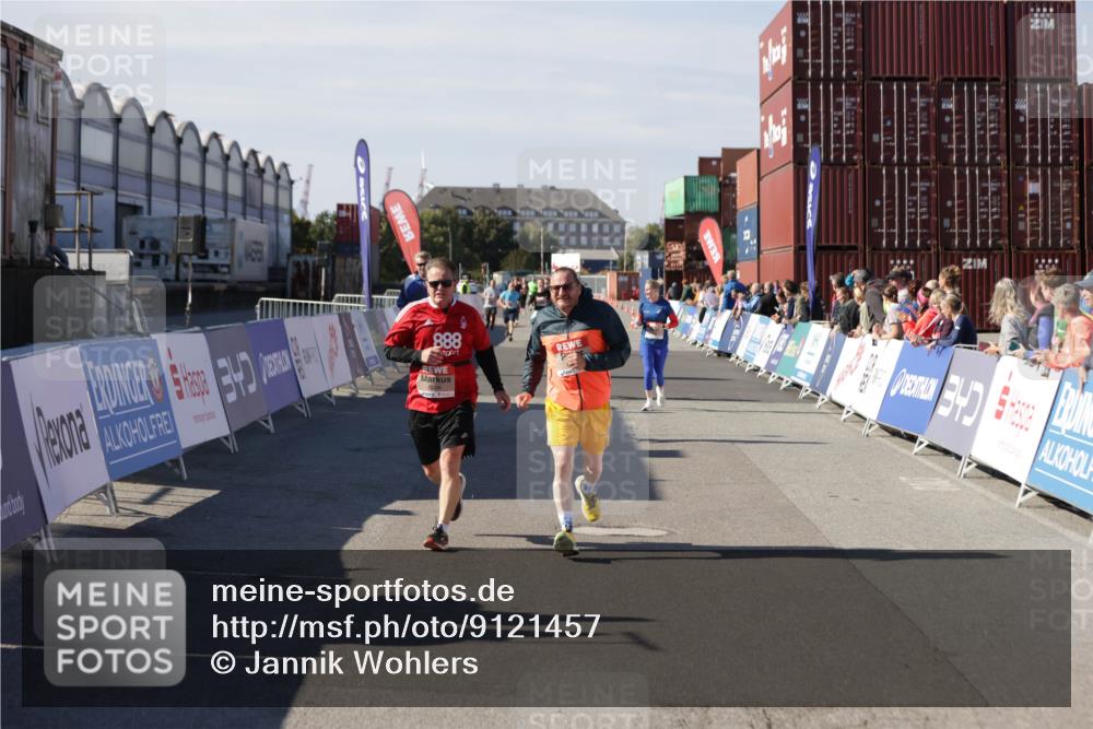 03.10.2025 - Köhlbrandbrückenlauf Jannik Wohlers http://msf.ph/oto/9121457 03.10.2025 13:36:26 Ziel 4735, 5045, 5219, 6003, 6004 meine-sportfotos.de