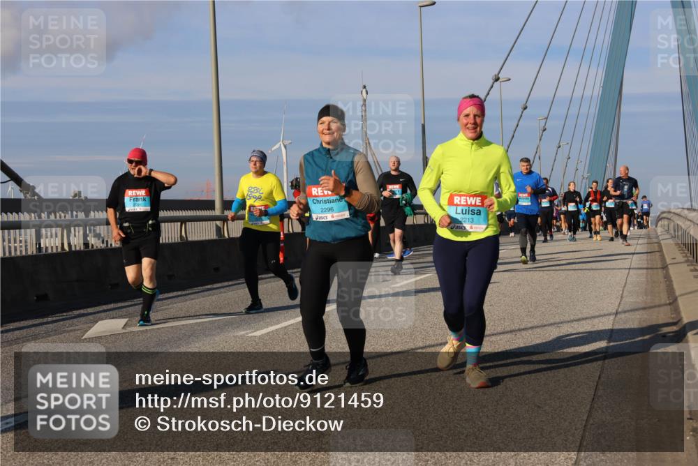 03.10.2025 - Köhlbrandbrückenlauf Strokosch-Dieckow http://msf.ph/oto/9121459 03.10.2025 09:57:00 Position 2 2094, 2296, 2213 meine-sportfotos.de