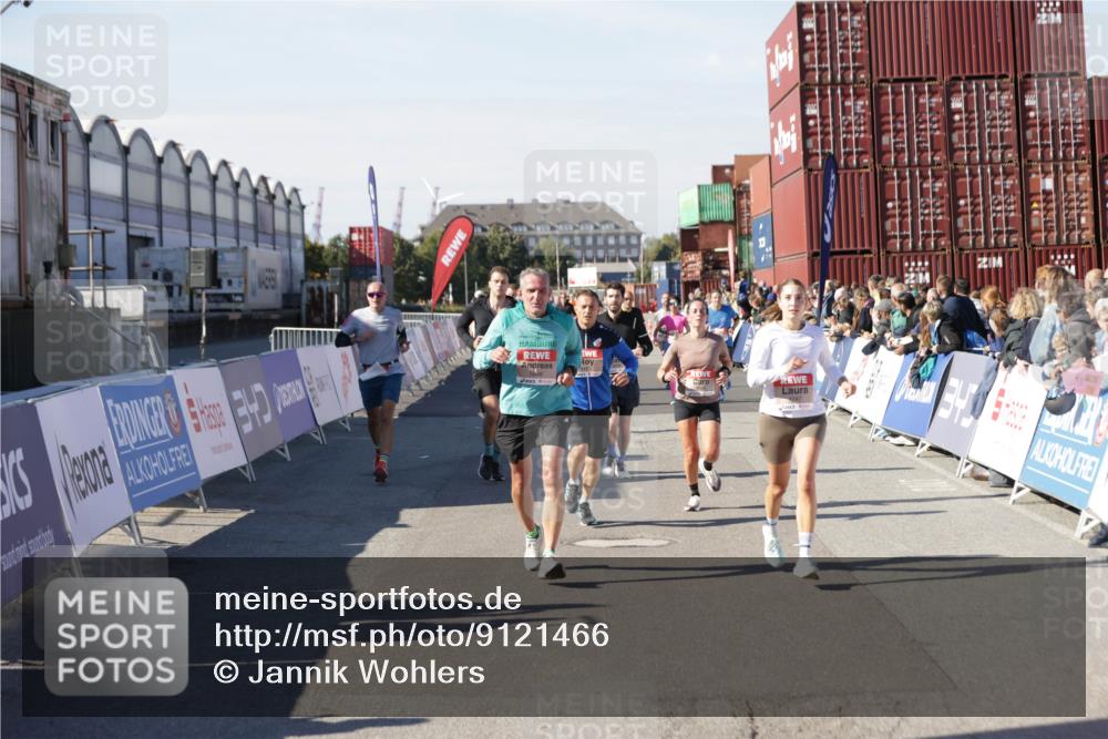 03.10.2025 - Köhlbrandbrückenlauf Jannik Wohlers http://msf.ph/oto/9121466 03.10.2025 13:04:42 Ziel 4022, 4236, 4246, 4247, 4303, 4449, 4713, 4724, 4831, 5849, 5948, 5968, 6092, 6268, 6470 meine-sportfotos.de