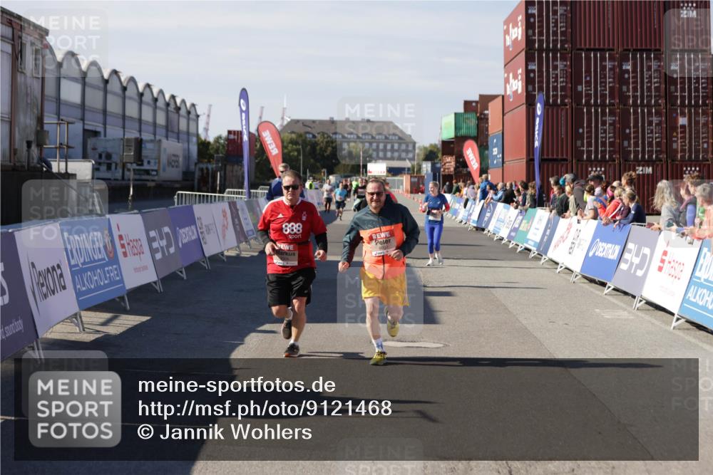 03.10.2025 - Köhlbrandbrückenlauf Jannik Wohlers http://msf.ph/oto/9121468 03.10.2025 13:36:26 Ziel 4735, 5045, 5219, 6003, 6004 meine-sportfotos.de
