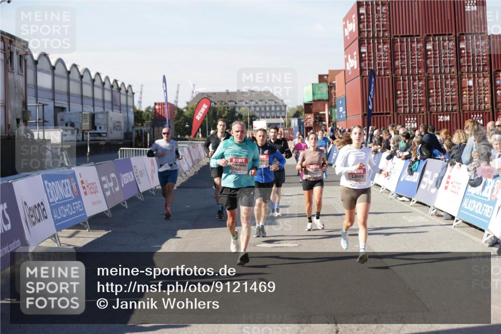 03.10.2025 - Köhlbrandbrückenlauf Jannik Wohlers http://msf.ph/oto/9121469 03.10.2025 13:04:42 Ziel 4022, 4236, 4246, 4247, 4303, 4449, 4713, 4724, 4831, 5849, 5948, 5968, 6092, 6268, 6470 meine-sportfotos.de