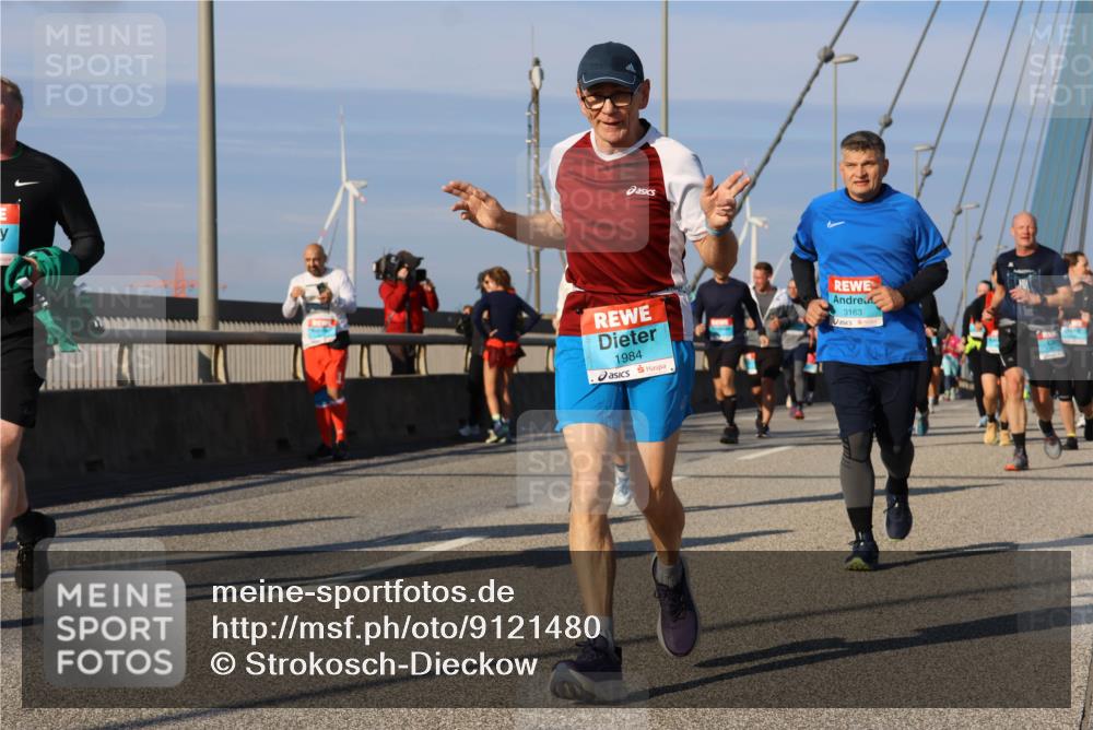 03.10.2025 - Köhlbrandbrückenlauf Strokosch-Dieckow http://msf.ph/oto/9121480 03.10.2025 09:57:04 Position 2 1984, 3163 meine-sportfotos.de
