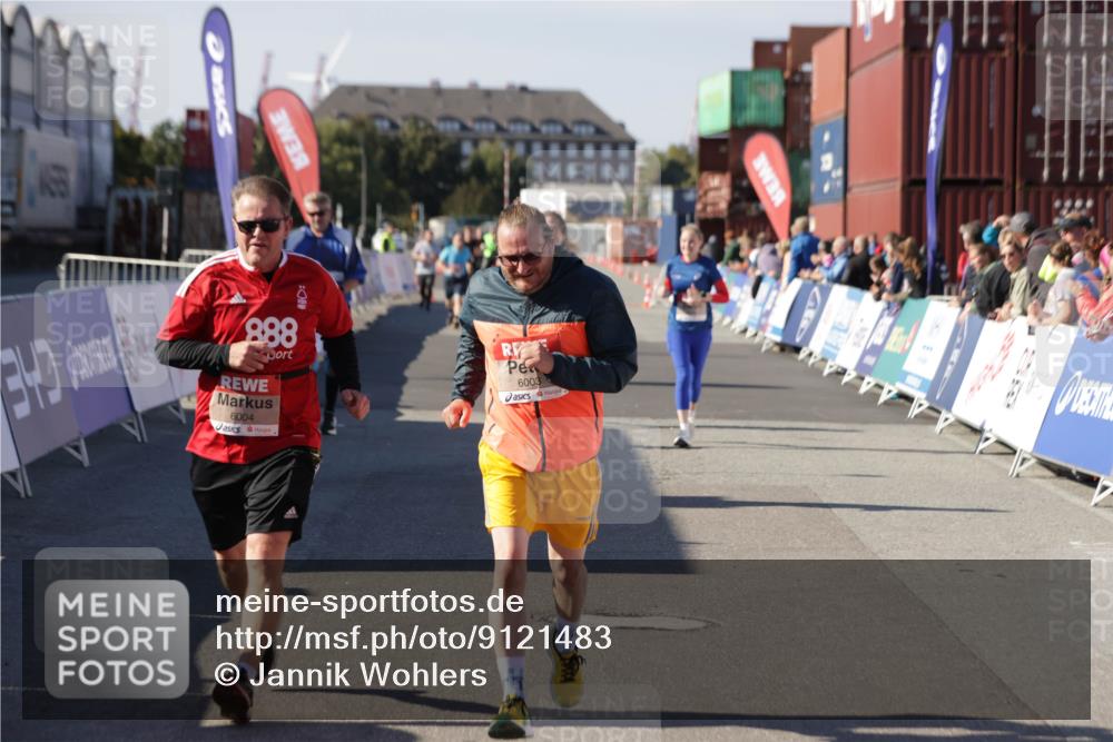 03.10.2025 - Köhlbrandbrückenlauf Jannik Wohlers http://msf.ph/oto/9121483 03.10.2025 13:36:27 Ziel 4735, 5219, 6003, 6004 meine-sportfotos.de