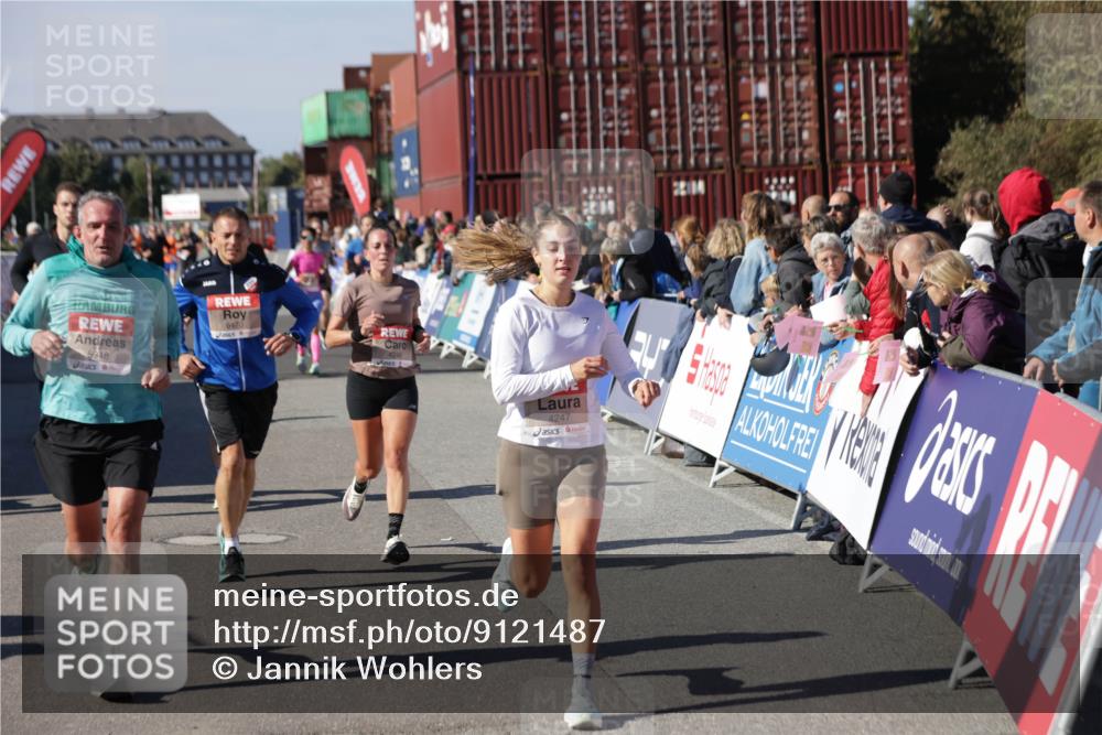 03.10.2025 - Köhlbrandbrückenlauf Jannik Wohlers http://msf.ph/oto/9121487 03.10.2025 13:04:42 Ziel 4022, 4236, 4246, 4247, 4303, 4449, 4713, 4724, 4831, 5849, 5948, 5968, 6092, 6268, 6470 meine-sportfotos.de
