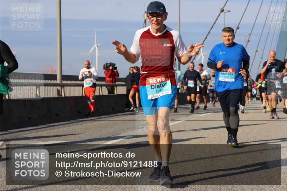 03.10.2025 - Köhlbrandbrückenlauf Strokosch-Dieckow http://msf.ph/oto/9121488 03.10.2025 09:57:04 Position 2 1984, 3163 meine-sportfotos.de