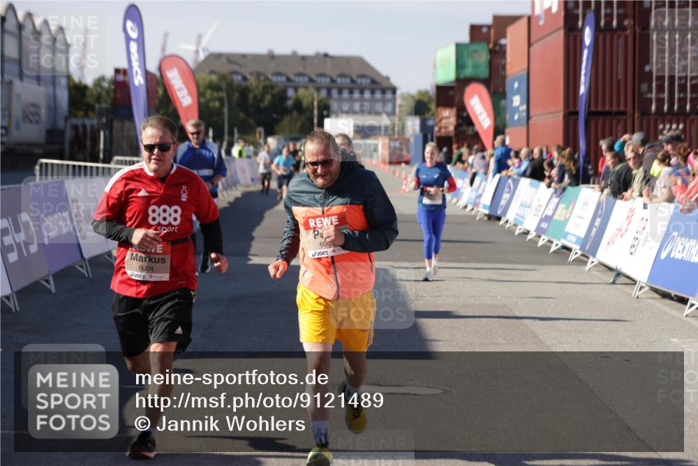03.10.2025 - Köhlbrandbrückenlauf Jannik Wohlers http://msf.ph/oto/9121489 03.10.2025 13:36:27 Ziel 4735, 5219, 6003, 6004 meine-sportfotos.de