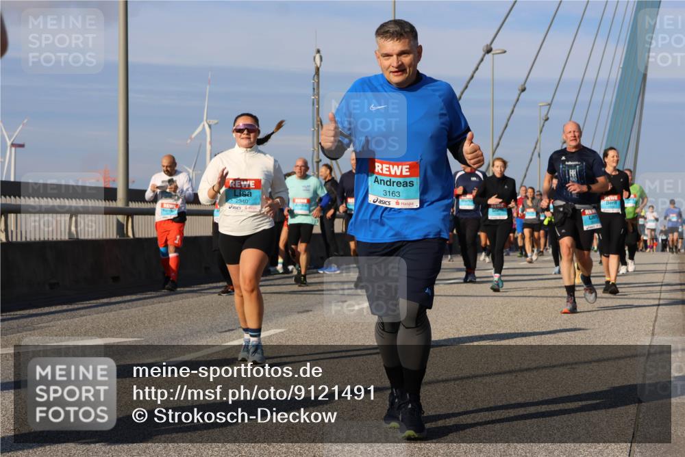 03.10.2025 - Köhlbrandbrückenlauf Strokosch-Dieckow http://msf.ph/oto/9121491 03.10.2025 09:57:05 Position 2 2340, 3163 meine-sportfotos.de
