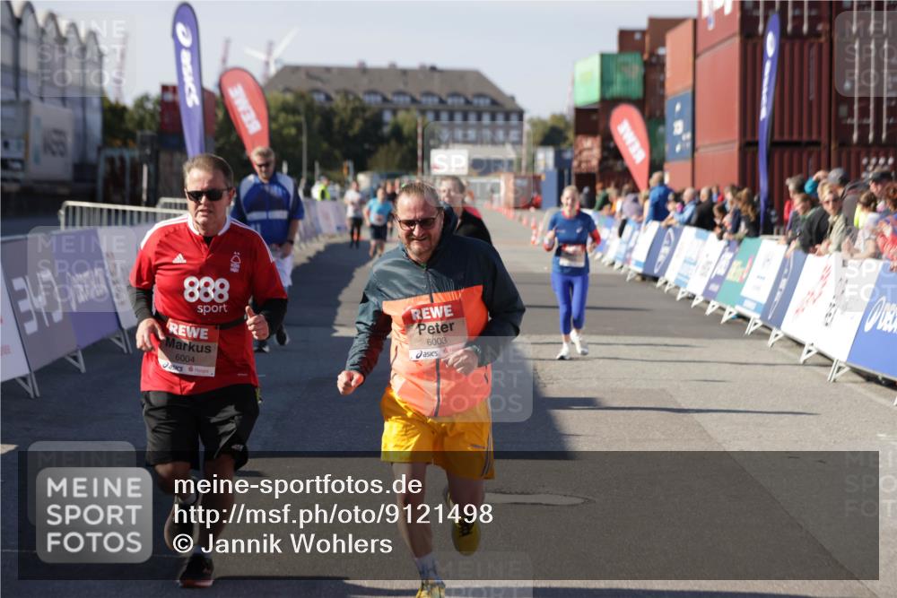 03.10.2025 - Köhlbrandbrückenlauf Jannik Wohlers http://msf.ph/oto/9121498 03.10.2025 13:36:27 Ziel 4735, 5219, 6003, 6004 meine-sportfotos.de