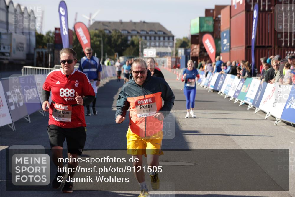 03.10.2025 - Köhlbrandbrückenlauf Jannik Wohlers http://msf.ph/oto/9121505 03.10.2025 13:36:27 Ziel 4735, 5219, 6003, 6004 meine-sportfotos.de