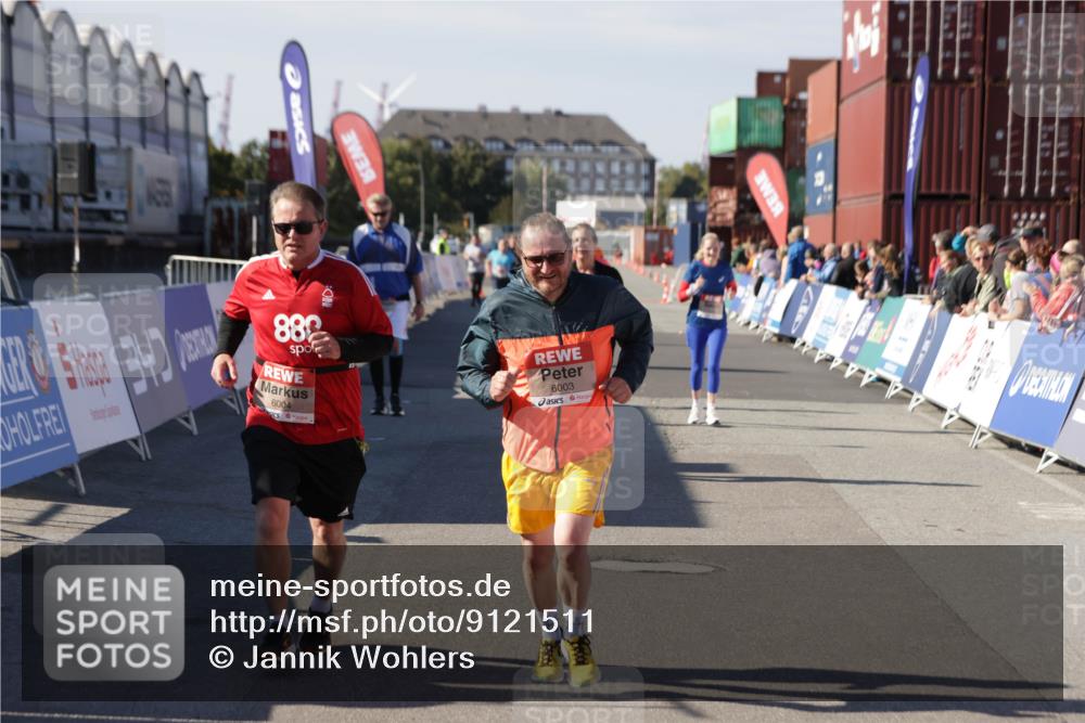 03.10.2025 - Köhlbrandbrückenlauf Jannik Wohlers http://msf.ph/oto/9121511 03.10.2025 13:36:27 Ziel 4735, 5219, 6003, 6004 meine-sportfotos.de