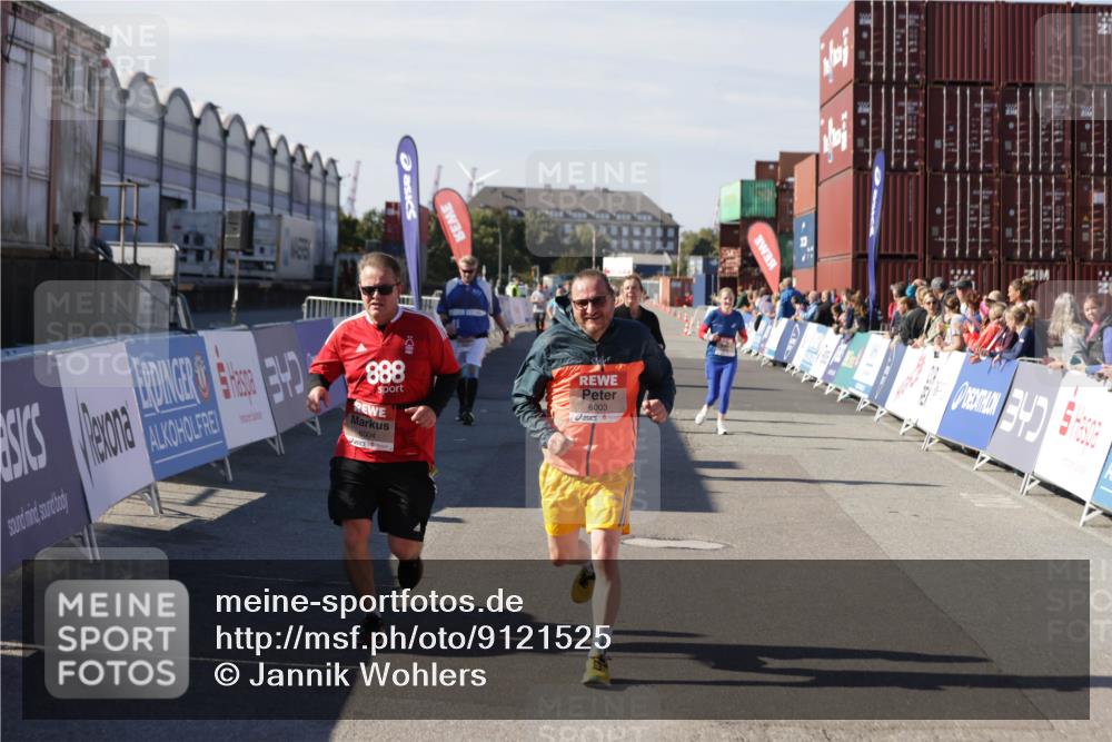 03.10.2025 - Köhlbrandbrückenlauf Jannik Wohlers http://msf.ph/oto/9121525 03.10.2025 13:36:27 Ziel 4735, 5219, 6003, 6004 meine-sportfotos.de