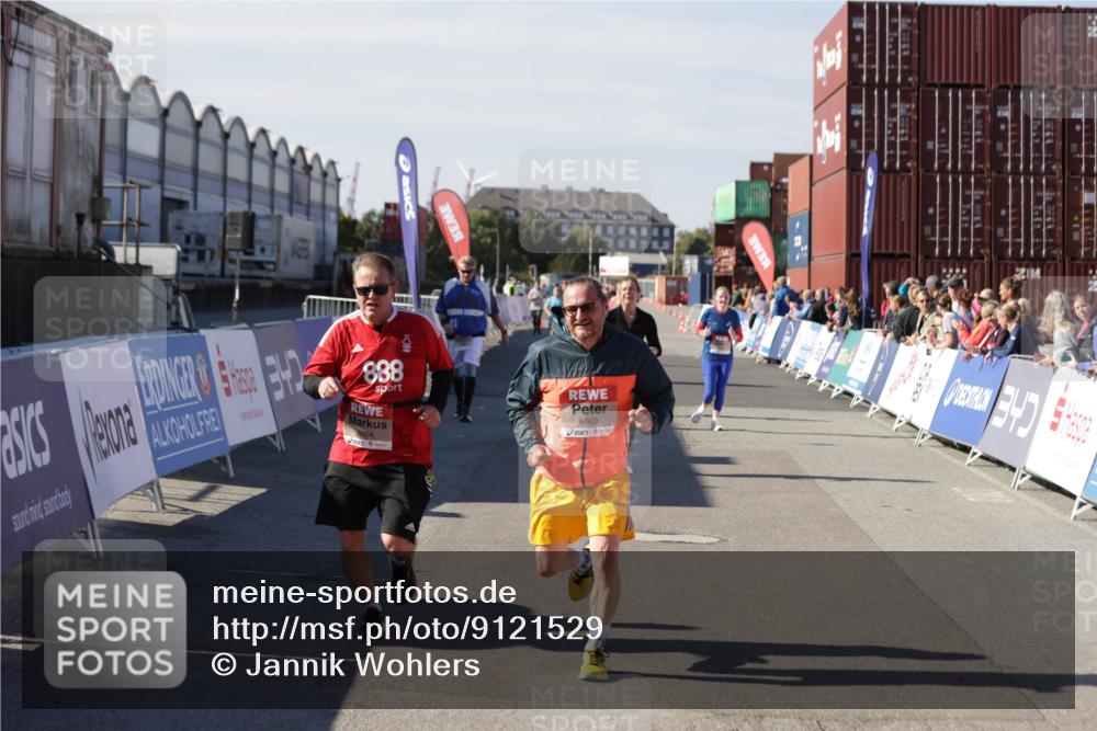 03.10.2025 - Köhlbrandbrückenlauf Jannik Wohlers http://msf.ph/oto/9121529 03.10.2025 13:36:27 Ziel 4735, 5219, 6003, 6004 meine-sportfotos.de