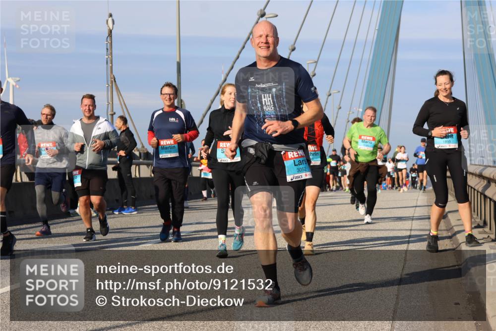 03.10.2025 - Köhlbrandbrückenlauf Strokosch-Dieckow http://msf.ph/oto/9121532 03.10.2025 09:57:08 Position 2 3052, 1895 meine-sportfotos.de