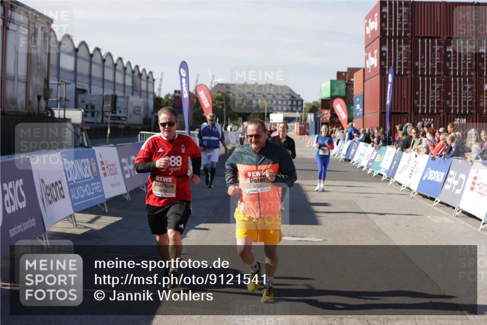 03.10.2025 - Köhlbrandbrückenlauf Jannik Wohlers http://msf.ph/oto/9121541 03.10.2025 13:36:28 Ziel 4735, 5219, 5278, 6003, 6004 meine-sportfotos.de