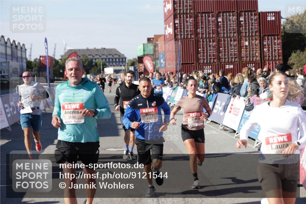 03.10.2025 - Köhlbrandbrückenlauf Jannik Wohlers http://msf.ph/oto/9121544 03.10.2025 13:04:43 Ziel 4022, 4061, 4236, 4246, 4247, 4303, 4449, 4713, 4724, 4831, 5849, 5948, 5968, 6092, 6268, 6470, 6716 meine-sportfotos.de