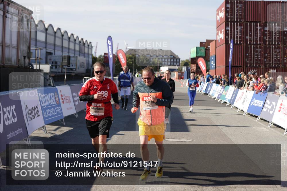 03.10.2025 - Köhlbrandbrückenlauf Jannik Wohlers http://msf.ph/oto/9121547 03.10.2025 13:36:28 Ziel 4735, 5219, 5278, 6003, 6004 meine-sportfotos.de