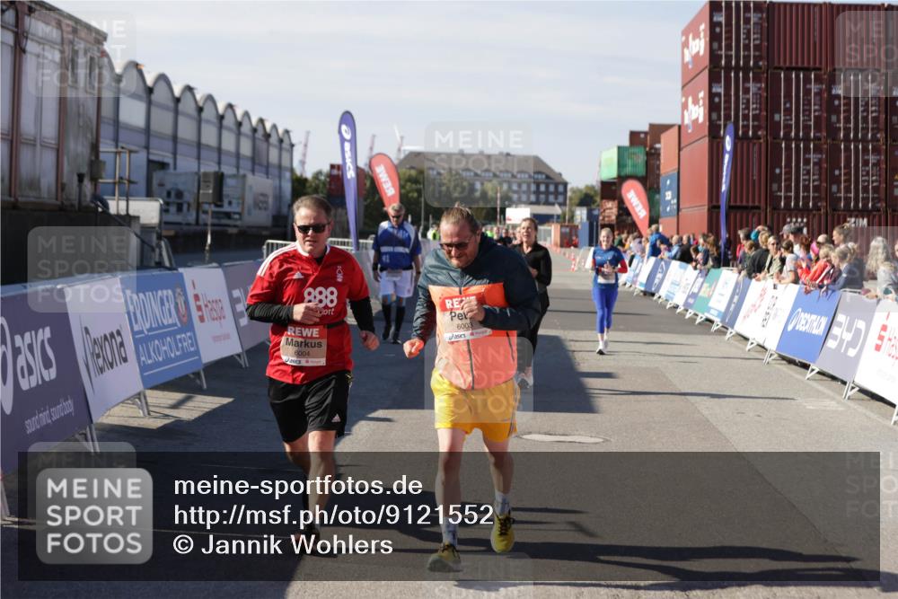 03.10.2025 - Köhlbrandbrückenlauf Jannik Wohlers http://msf.ph/oto/9121552 03.10.2025 13:36:28 Ziel 4735, 5219, 5278, 6003, 6004 meine-sportfotos.de