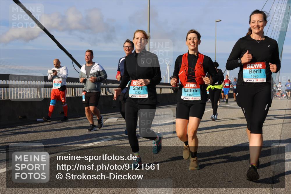 03.10.2025 - Köhlbrandbrückenlauf Strokosch-Dieckow http://msf.ph/oto/9121561 03.10.2025 09:57:12 Position 2 1732, 1440, 1895 meine-sportfotos.de