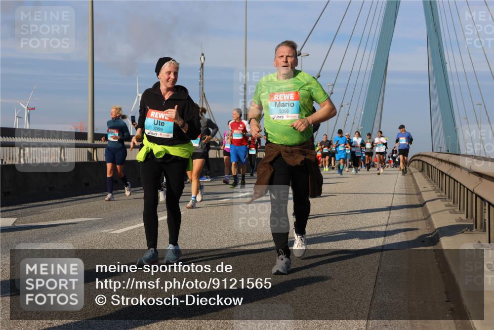 03.10.2025 - Köhlbrandbrückenlauf Strokosch-Dieckow http://msf.ph/oto/9121565 03.10.2025 09:57:14 Position 2 3399, 3398 meine-sportfotos.de