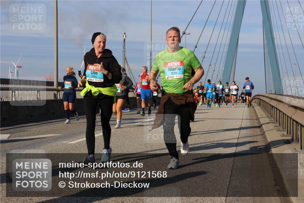 03.10.2025 - Köhlbrandbrückenlauf Strokosch-Dieckow http://msf.ph/oto/9121568 03.10.2025 09:57:14 Position 2 3399, 3398 meine-sportfotos.de