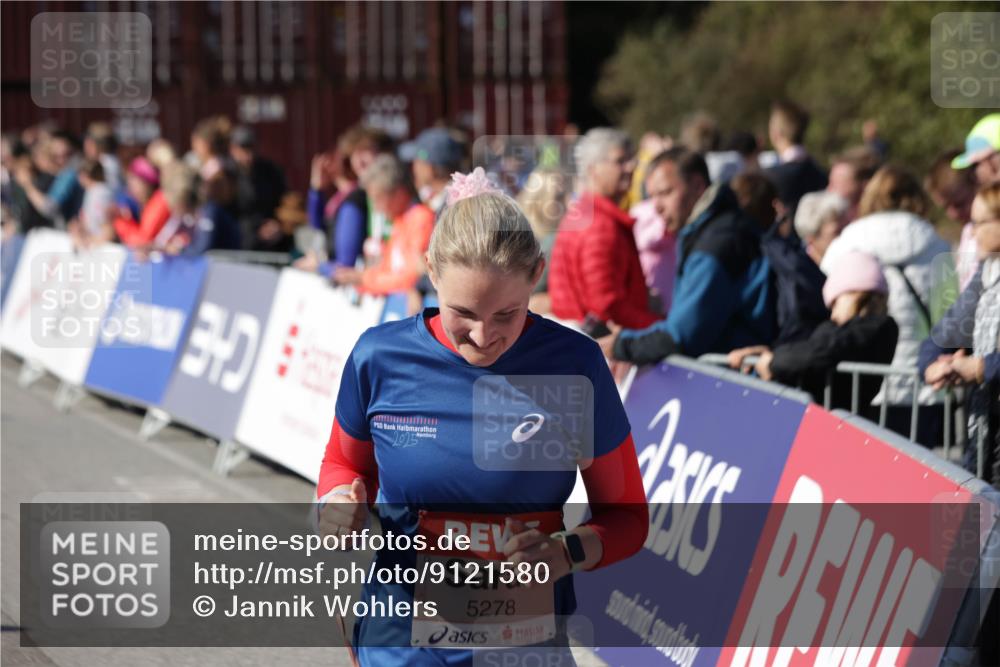 03.10.2025 - Köhlbrandbrückenlauf Jannik Wohlers http://msf.ph/oto/9121580 03.10.2025 13:36:35 Ziel 4735, 5199, 5278, 5585, 6003, 6004, 6023, 6825 meine-sportfotos.de