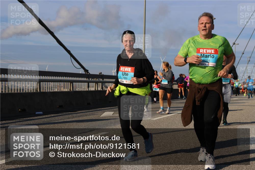 03.10.2025 - Köhlbrandbrückenlauf Strokosch-Dieckow http://msf.ph/oto/9121581 03.10.2025 09:57:15 Position 2 3399, 3398 meine-sportfotos.de