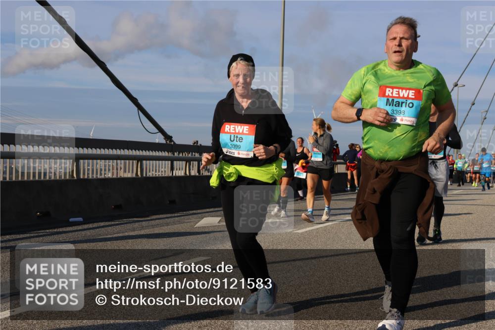 03.10.2025 - Köhlbrandbrückenlauf Strokosch-Dieckow http://msf.ph/oto/9121583 03.10.2025 09:57:15 Position 2 3399, 3398 meine-sportfotos.de