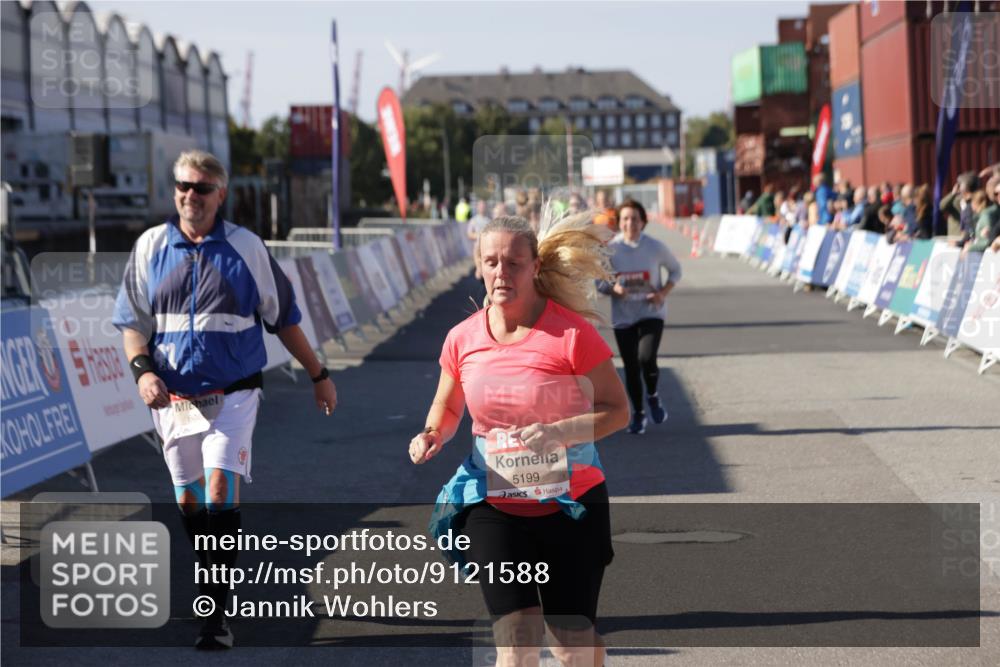 03.10.2025 - Köhlbrandbrückenlauf Jannik Wohlers http://msf.ph/oto/9121588 03.10.2025 13:36:36 Ziel 4735, 5199, 5278, 5585, 5767, 6003, 6004, 6023, 6825 meine-sportfotos.de