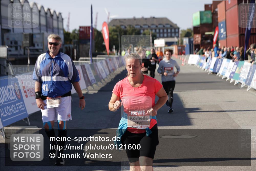 03.10.2025 - Köhlbrandbrückenlauf Jannik Wohlers http://msf.ph/oto/9121600 03.10.2025 13:36:36 Ziel 4735, 5199, 5278, 5585, 5767, 6003, 6004, 6023, 6825 meine-sportfotos.de