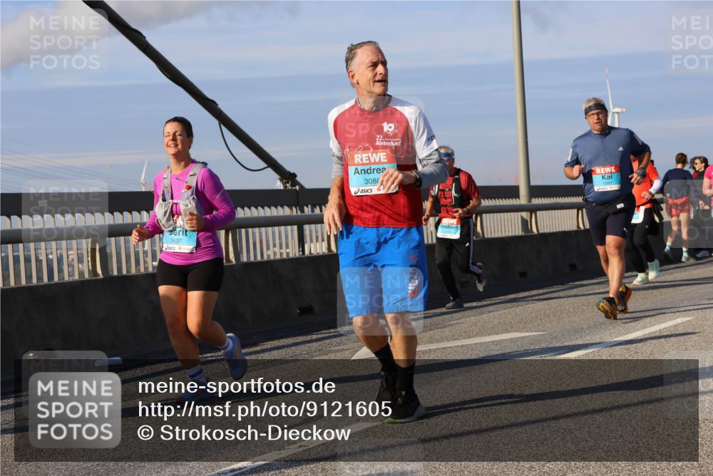 03.10.2025 - Köhlbrandbrückenlauf Strokosch-Dieckow http://msf.ph/oto/9121605 03.10.2025 09:57:19 Position 2 2637, 3088, 1993 meine-sportfotos.de