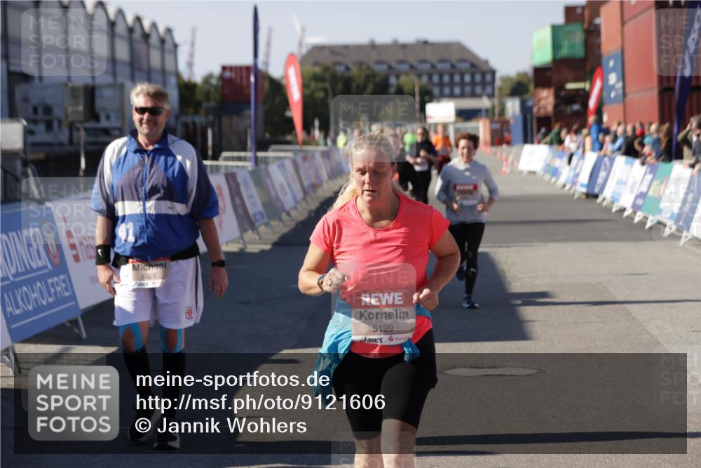 03.10.2025 - Köhlbrandbrückenlauf Jannik Wohlers http://msf.ph/oto/9121606 03.10.2025 13:36:36 Ziel 4735, 5199, 5278, 5585, 5767, 6003, 6004, 6023, 6825 meine-sportfotos.de