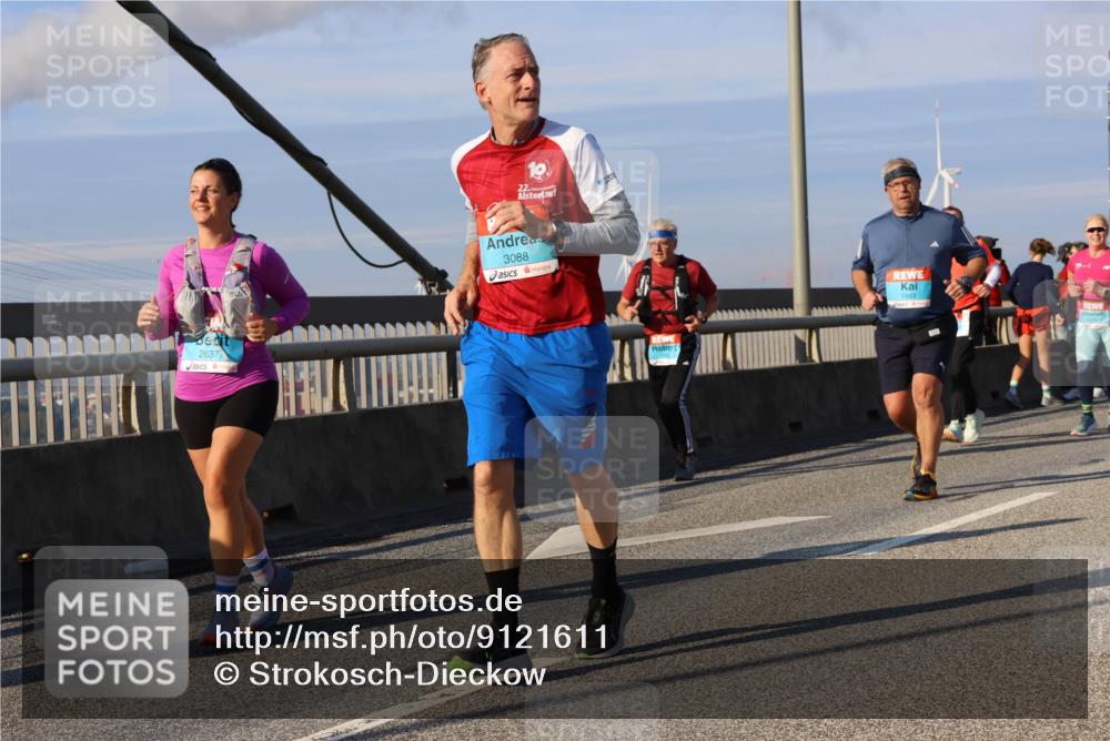 03.10.2025 - Köhlbrandbrückenlauf Strokosch-Dieckow http://msf.ph/oto/9121611 03.10.2025 09:57:19 Position 2 2637, 3088, 1993 meine-sportfotos.de