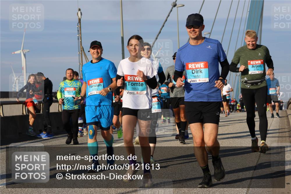 03.10.2025 - Köhlbrandbrückenlauf Strokosch-Dieckow http://msf.ph/oto/9121613 03.10.2025 09:57:23 Position 2 3703, 1653, 225, 232, 1652, 2784 meine-sportfotos.de
