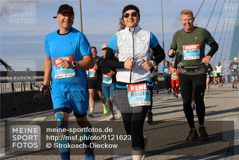03.10.2025 - Köhlbrandbrückenlauf Strokosch-Dieckow http://msf.ph/oto/9121623 03.10.2025 09:57:26 Position 2 3703, 3232, 2784 meine-sportfotos.de