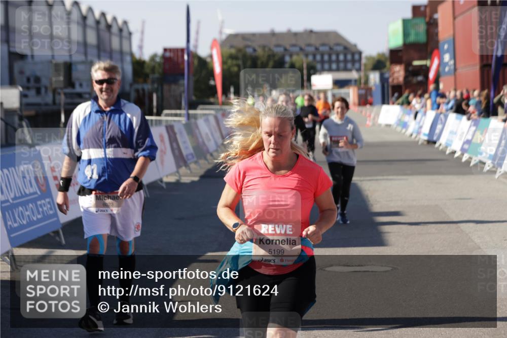 03.10.2025 - Köhlbrandbrückenlauf Jannik Wohlers http://msf.ph/oto/9121624 03.10.2025 13:36:36 Ziel 4735, 5199, 5278, 5585, 5767, 6003, 6004, 6023, 6825 meine-sportfotos.de
