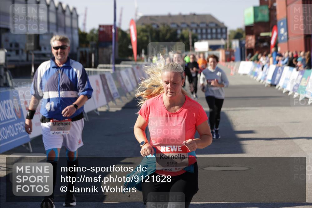 03.10.2025 - Köhlbrandbrückenlauf Jannik Wohlers http://msf.ph/oto/9121628 03.10.2025 13:36:36 Ziel 4735, 5199, 5278, 5585, 5767, 6003, 6004, 6023, 6825 meine-sportfotos.de