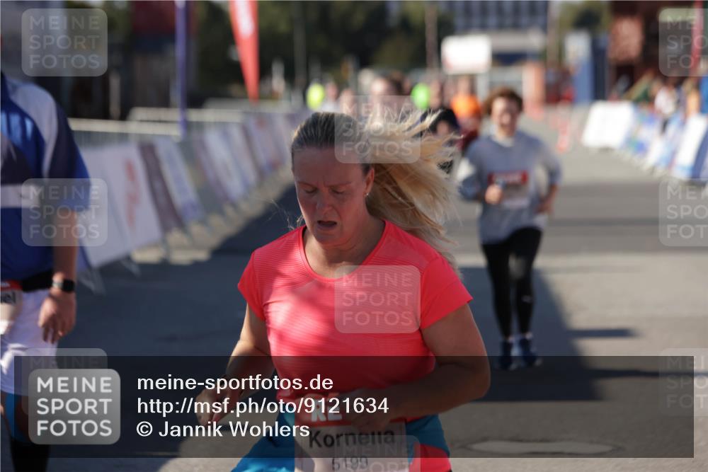 03.10.2025 - Köhlbrandbrückenlauf Jannik Wohlers http://msf.ph/oto/9121634 03.10.2025 13:36:37 Ziel 4735, 5199, 5278, 5585, 5767, 6003, 6004, 6023, 6825 meine-sportfotos.de