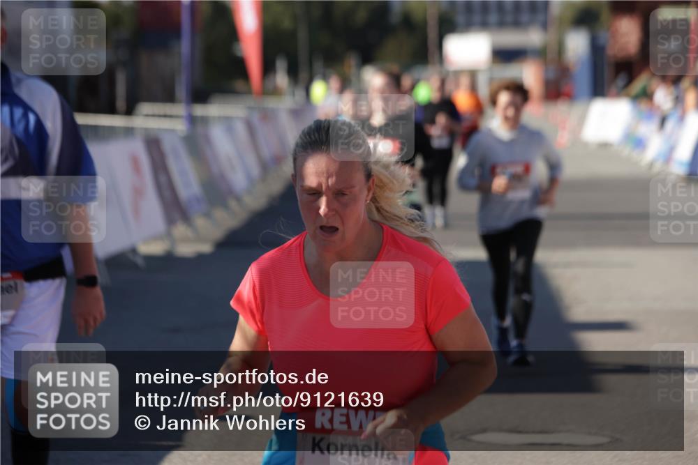 03.10.2025 - Köhlbrandbrückenlauf Jannik Wohlers http://msf.ph/oto/9121639 03.10.2025 13:36:37 Ziel 4735, 5199, 5278, 5585, 5767, 6003, 6004, 6023, 6825 meine-sportfotos.de