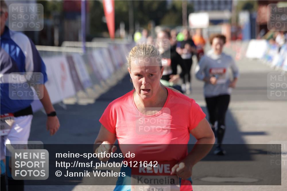 03.10.2025 - Köhlbrandbrückenlauf Jannik Wohlers http://msf.ph/oto/9121642 03.10.2025 13:36:37 Ziel 4735, 5199, 5278, 5585, 5767, 6003, 6004, 6023, 6825 meine-sportfotos.de